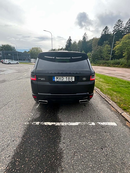 Land Rover Range Rover Sport 8 of 11