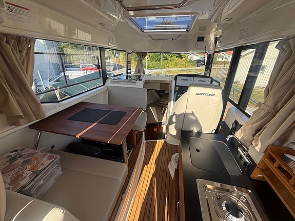 Quicksilver 905 Pilothouse – Mercury F300 Verado V8 – 2021 9 of 12