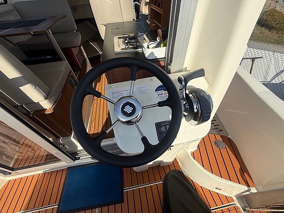 Quicksilver 905 Pilothouse – Mercury F300 Verado V8 – 2021 8 of 12