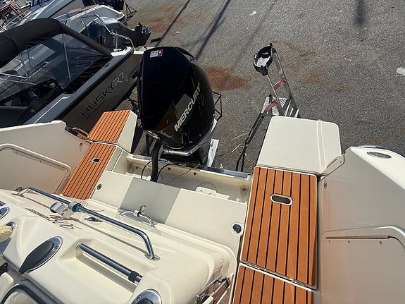 Quicksilver 905 Pilothouse – Mercury F300 Verado V8 – 2021 5 of 12