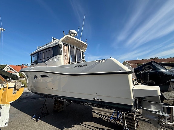 Quicksilver 905 Pilothouse – Mercury F300 Verado V8 – 2021 2 of 12