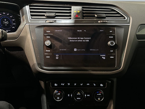 Volkswagen Tiguan 15 of 24