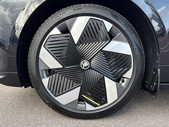 Skoda Enyaq RS 9 of 15