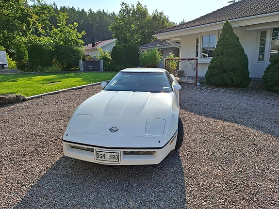 Chevrolet Corvette 4 of 7