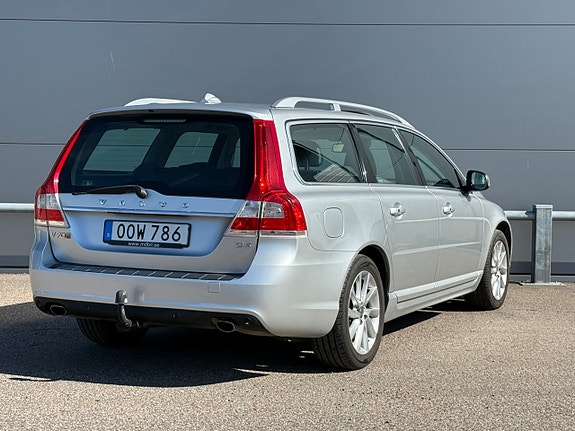 Volvo V70 3 of 24