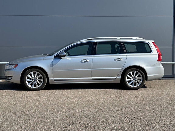 Volvo V70 2 of 24