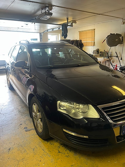 Volkswagen Passat 2 of 13