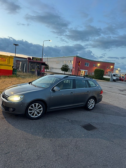 Volkswagen Golf VI 2 of 8
