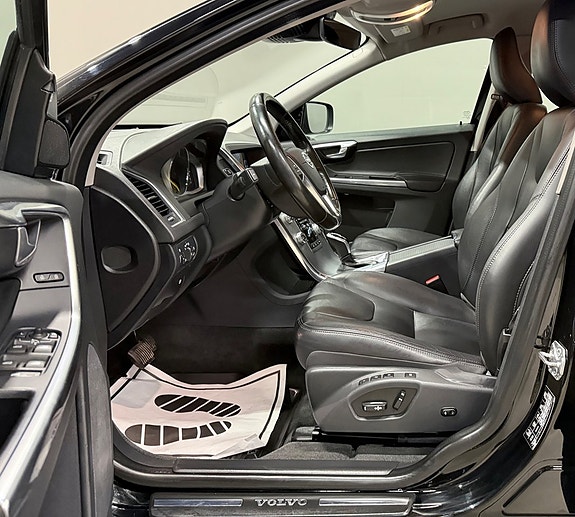Volvo XC60 7 of 17