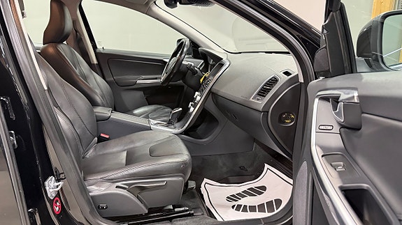 Volvo XC60 12 of 17