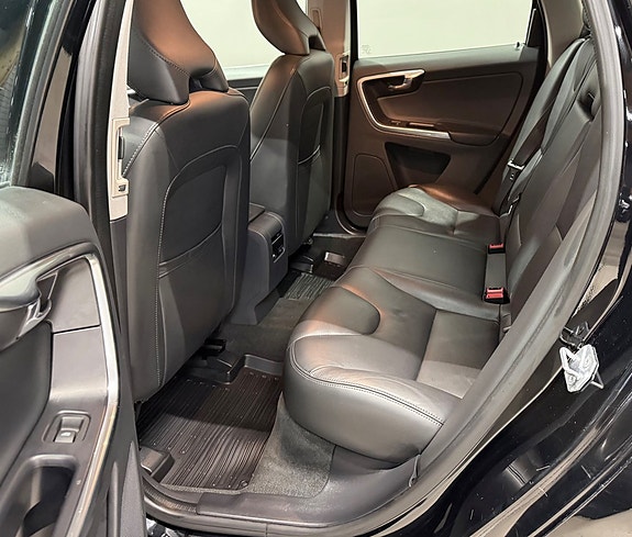 Volvo XC60 14 of 17
