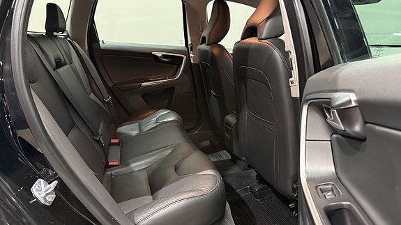 Volvo XC60 13 of 17