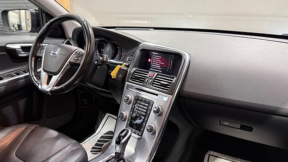 Volvo XC60 10 of 17