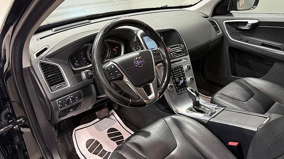 Volvo XC60 8 of 17