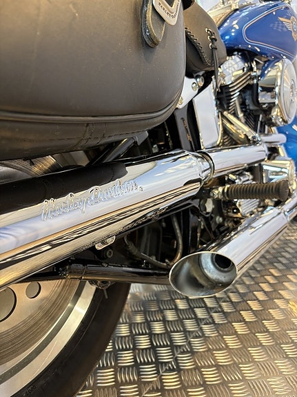 Harley-Davidson FLSTF FatBoy 14 of 16
