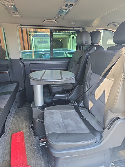 Volkswagen Multivan 4 of 14