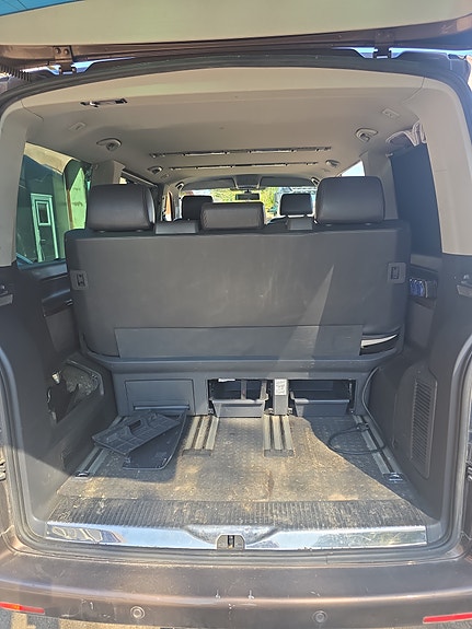 Volkswagen Multivan 7 of 14