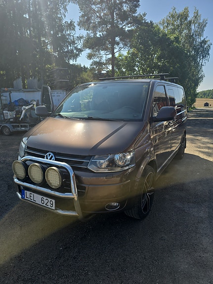 Volkswagen Multivan 2 of 14
