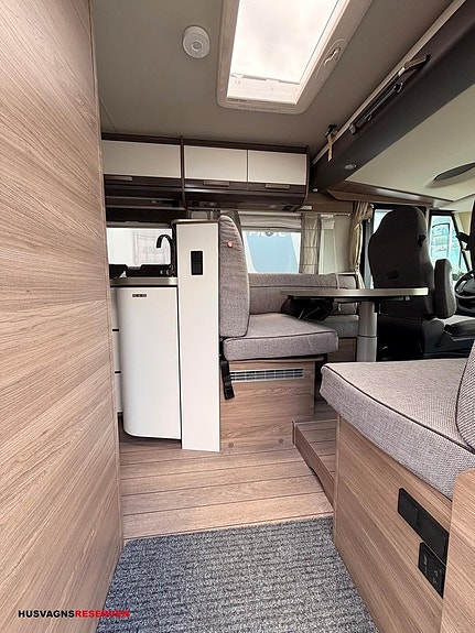 Knaus LIVE I 700 MEG 8 of 25