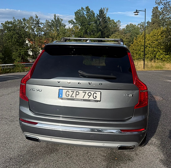 Volvo XC90 2 of 4
