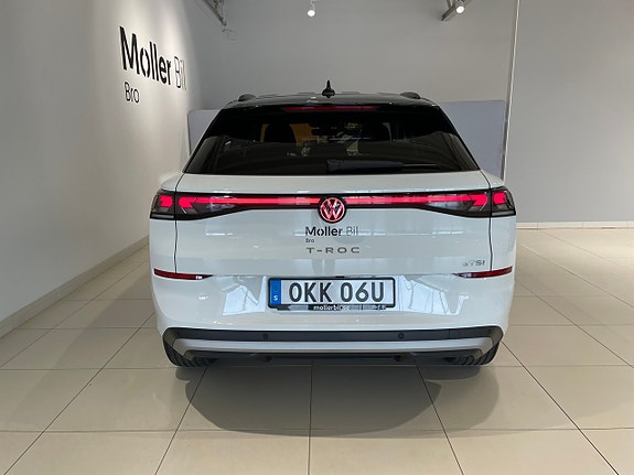Volkswagen T-Roc 10 of 28