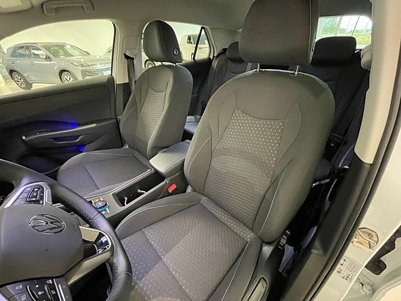 Volkswagen T-Roc 19 of 28
