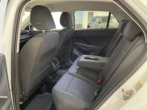 Volkswagen T-Roc 16 of 28