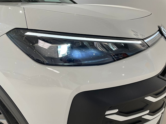 Volkswagen T-Roc 4 of 28