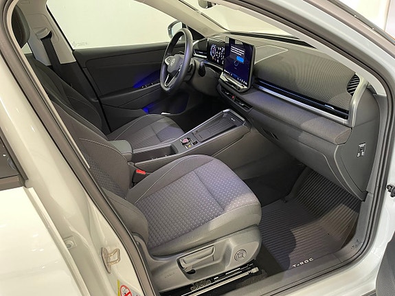 Volkswagen T-Roc 14 of 28