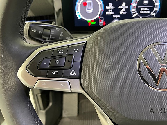 Volkswagen T-Roc 21 of 28