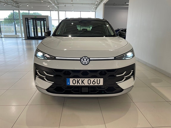Volkswagen T-Roc 2 of 28
