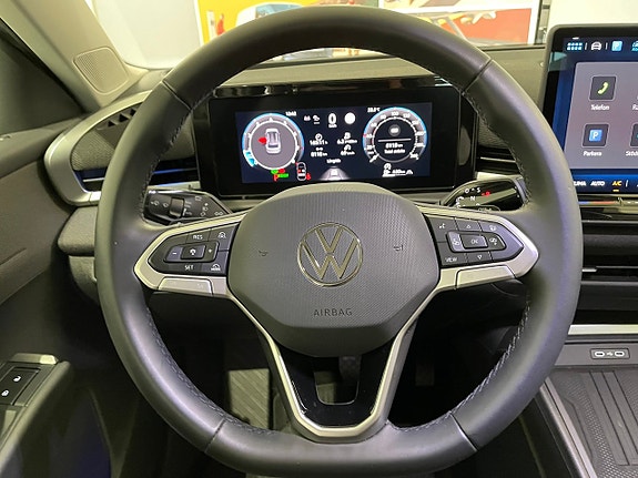 Volkswagen T-Roc 23 of 28
