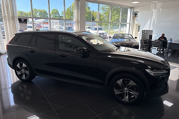Volvo V60 Cross Country 6 of 8