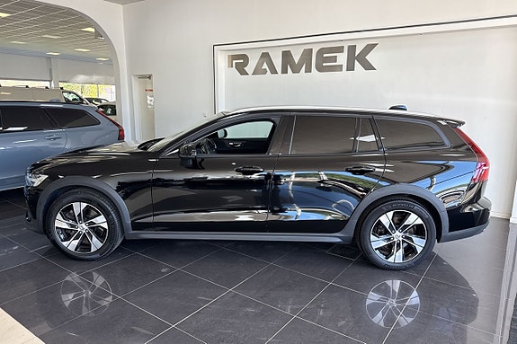 Volvo V60 Cross Country 3 of 8