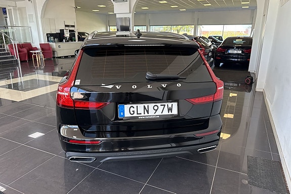 Volvo V60 Cross Country 5 of 8
