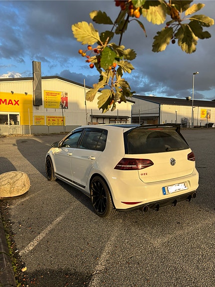 Volkswagen Golf VII 4 of 7