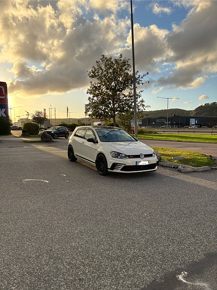 Volkswagen Golf VII 3 of 7