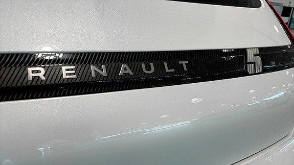 Renault 5 E-Tech 21 of 21
