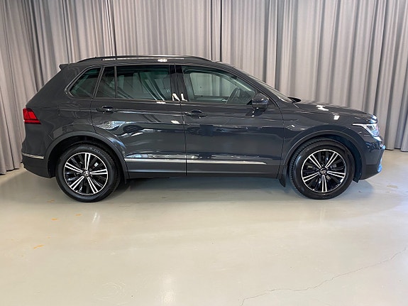 Volkswagen Tiguan 3 of 22