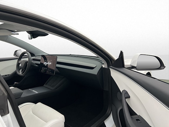 Tesla Model 3 16 of 30
