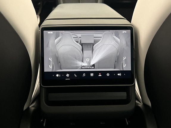 Tesla Model 3 27 of 30