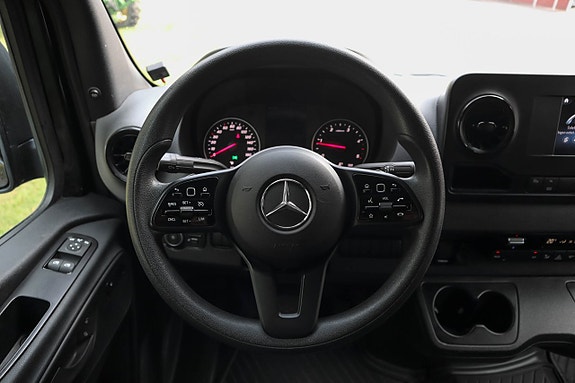Mercedes-Benz Sprinter 319 17 of 30