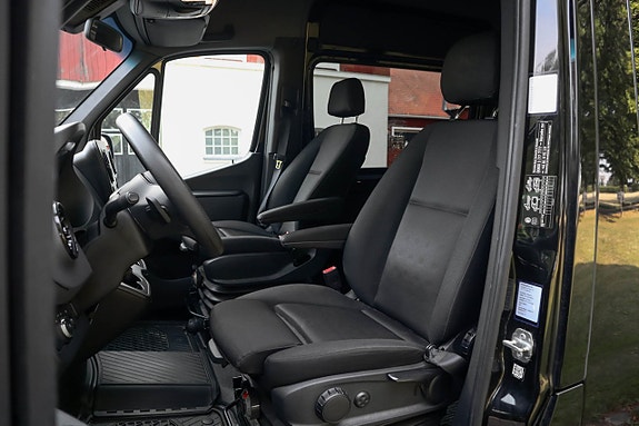 Mercedes-Benz Sprinter 319 11 of 30