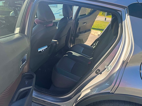 Toyota C-HR 6 of 7