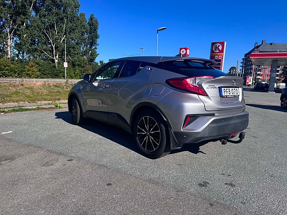 Toyota C-HR 4 of 7