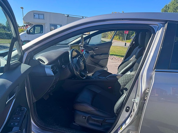 Toyota C-HR 5 of 7