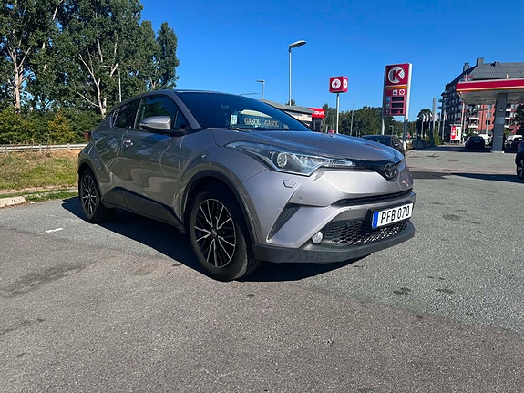 Toyota C-HR 2 of 7