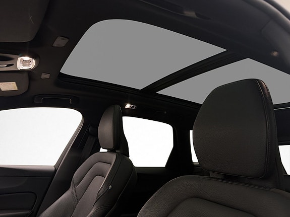 Volvo XC60 13 of 30