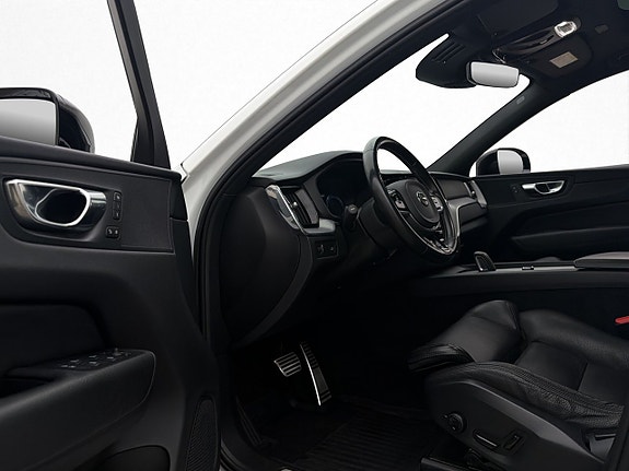 Volvo XC60 11 of 30