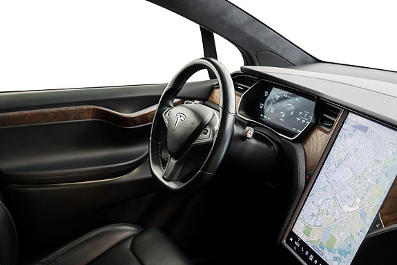 Tesla Model X 20 of 24